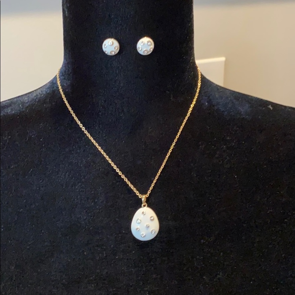 Avon modern sparkle necklace & earrings in white